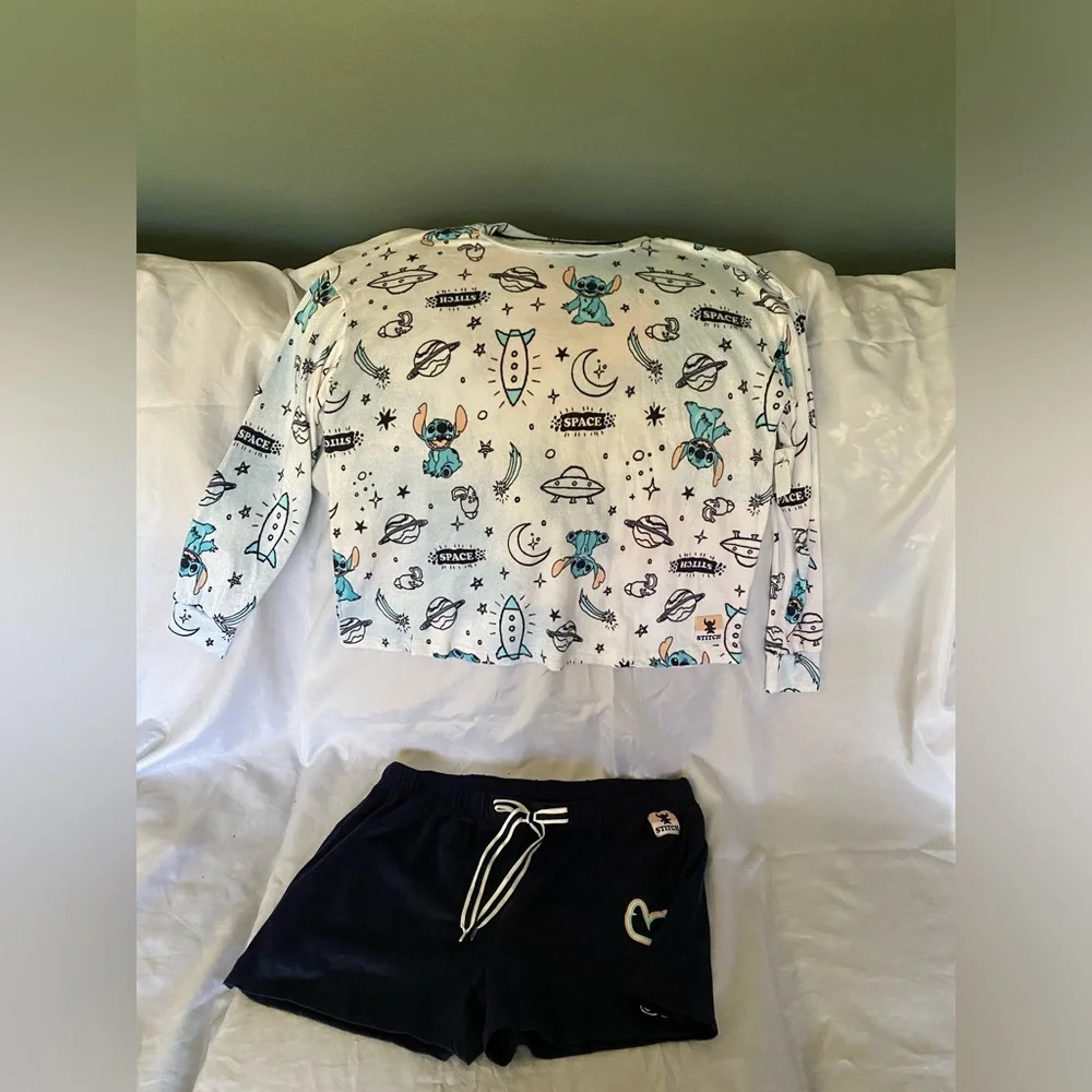 NWOT womens Disney stitch pajama short set - Picture 4 of 9